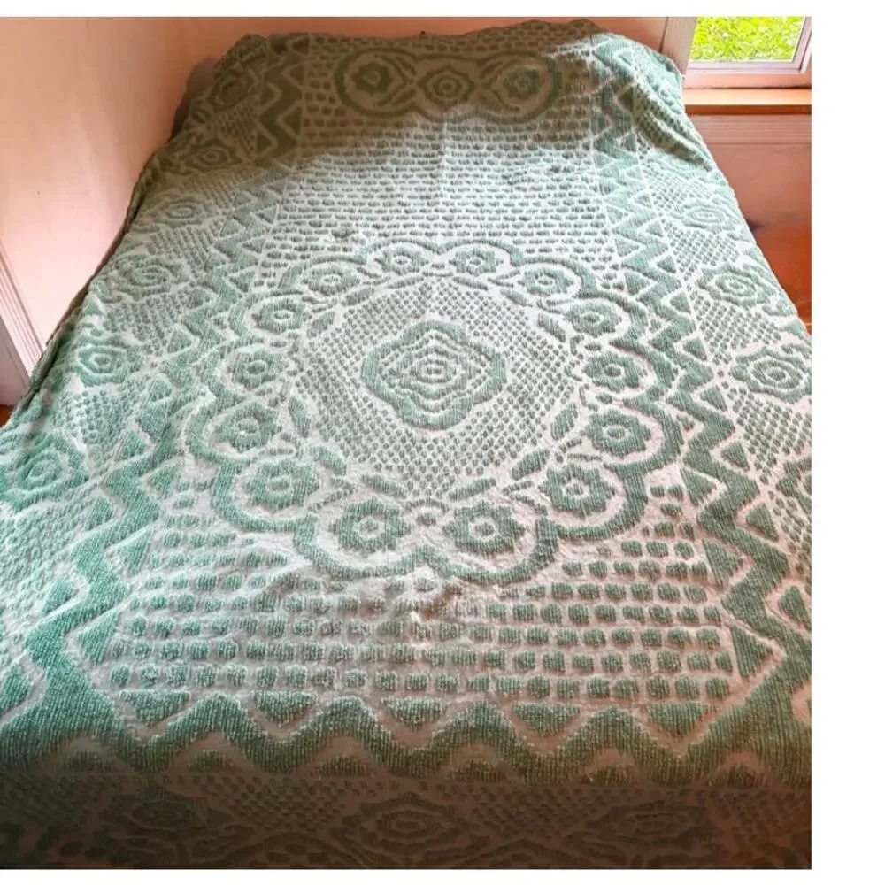 Vintage Mint Green Woven Chenille Bedspread 76x101 Mid Century Tufted Medallion